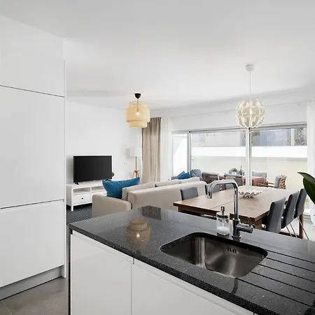 Modern 2 Bed - - Roof Pool